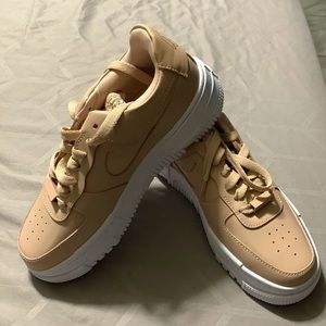 Sneakers. New. Nike.